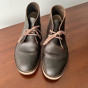 Clarks Beeswax Brown Leather Chukka boot. Men’s US 10. Mid Top Ankle.